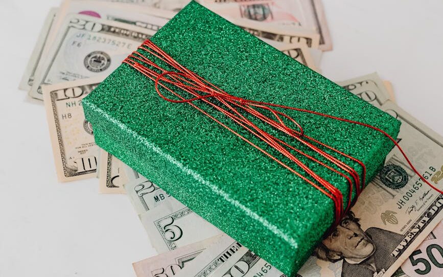 How to Make Gifts Look More Expensive: 9 Stylish, Budget-Friendly Tips