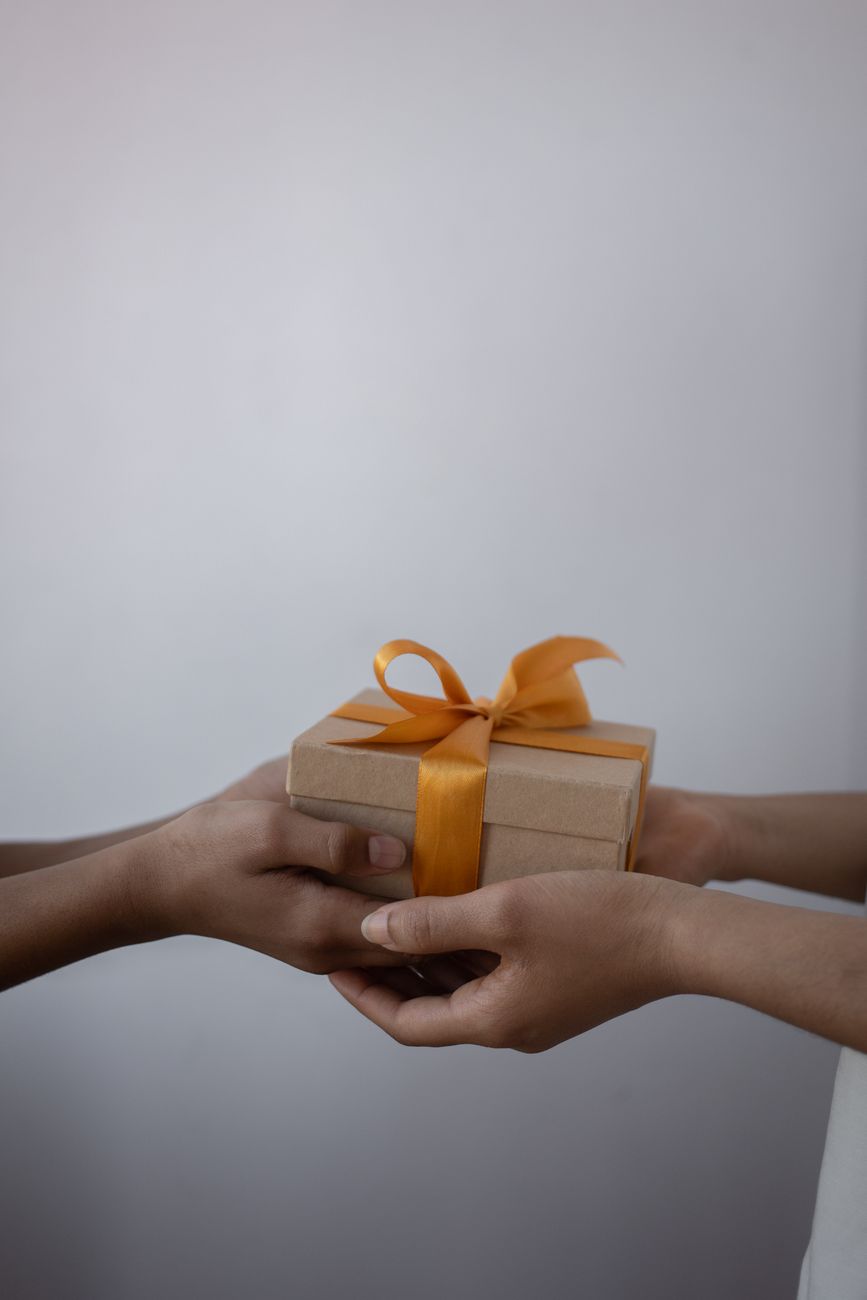 How Gifts Affect Emotional Connection: The Psychology of Thoughtful Giving