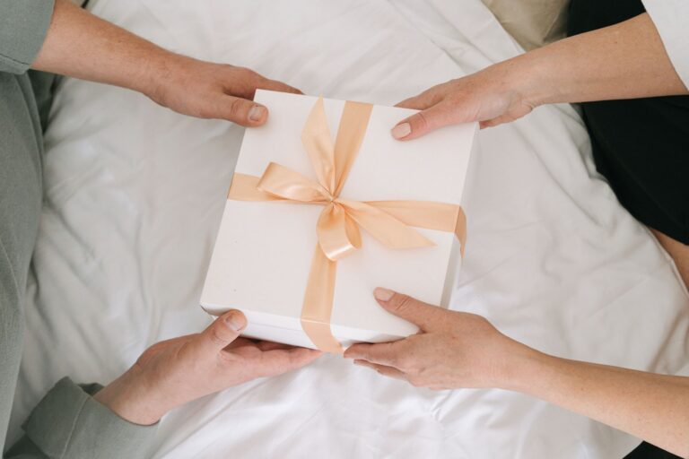 How to Choose a Meaningful Gift: Thoughtful Ideas That Truly Matter