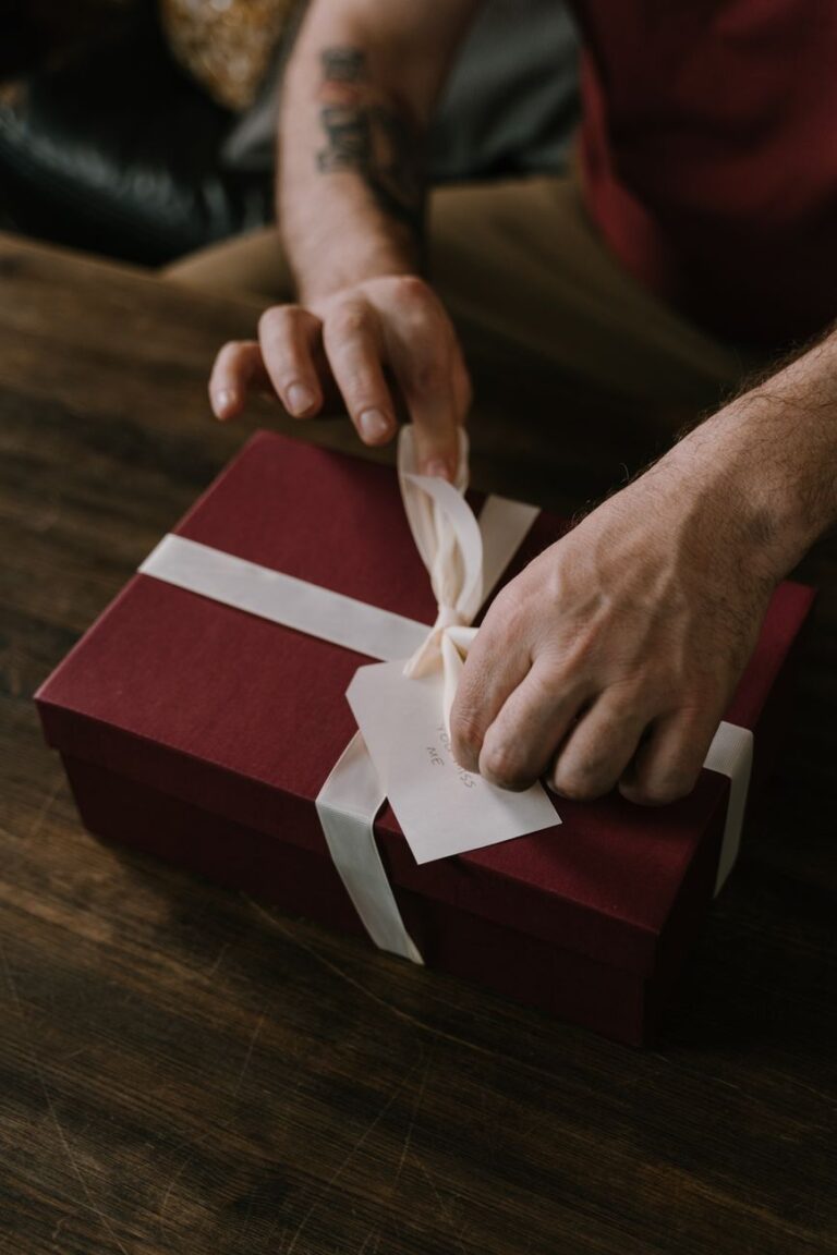How to Choose Gifts for Different Personalities: A Complete Guide to Thoughtful Gift Ideas