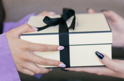 How to Choose Gifts People Genuinely Appreciate: 7 Thoughtful Tips