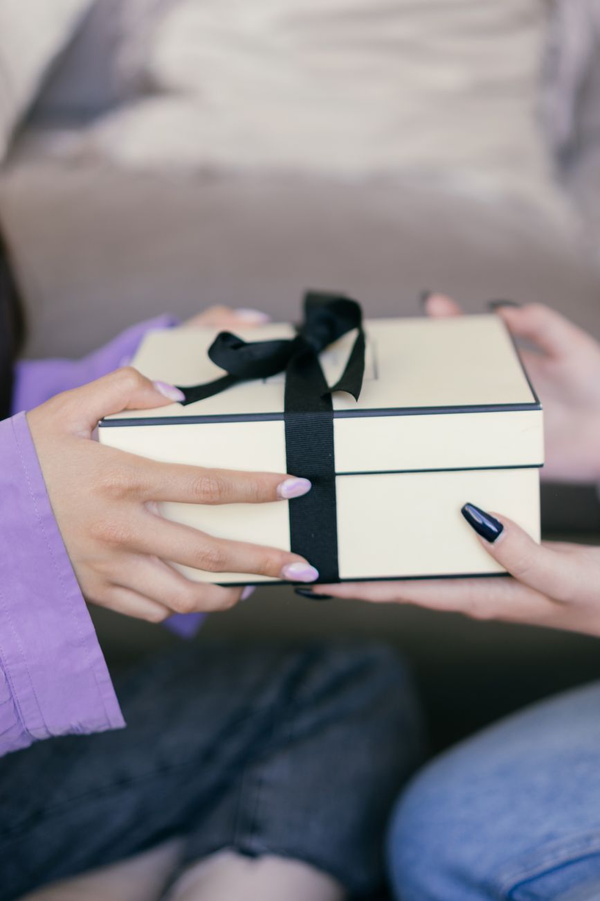 How to Choose Gifts People Genuinely Appreciate: 7 Thoughtful Tips