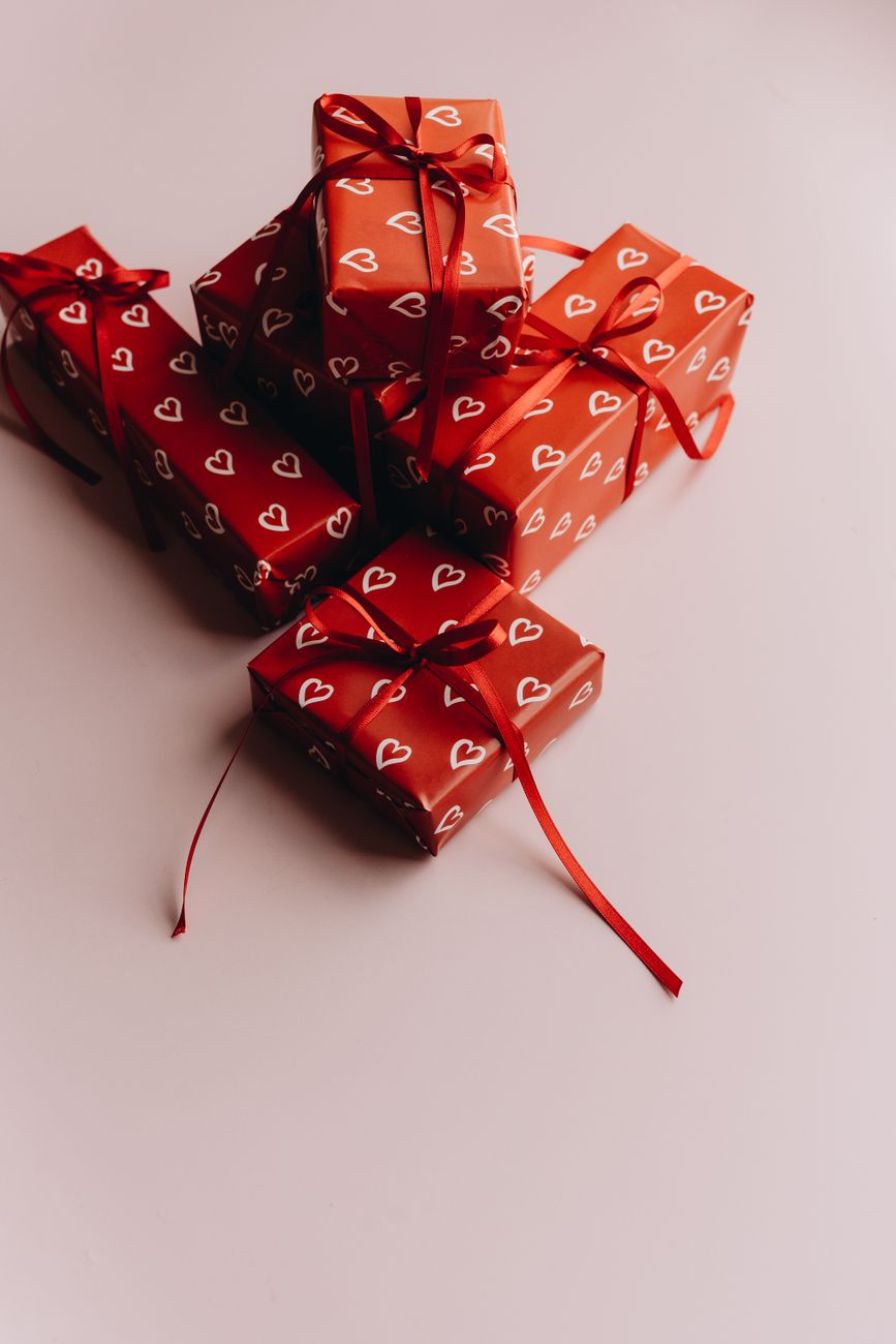 Practical vs Sentimental Gifts: How to Choose the Perfect Thoughtful Present